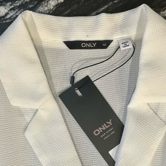 NWT ONLY Button Shirt - Picture 4 of 5